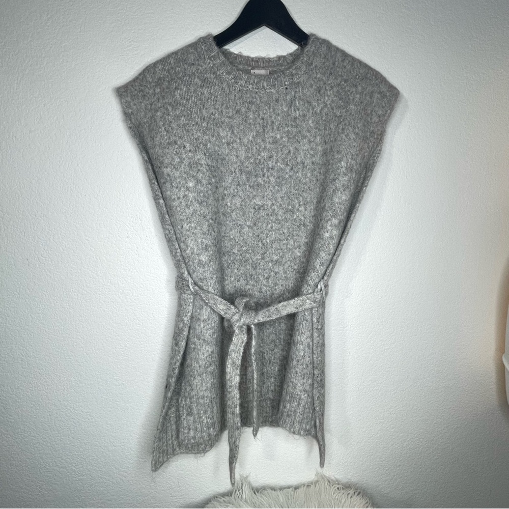 New with tags extra soft Light Gray No Sides Knit Sweater